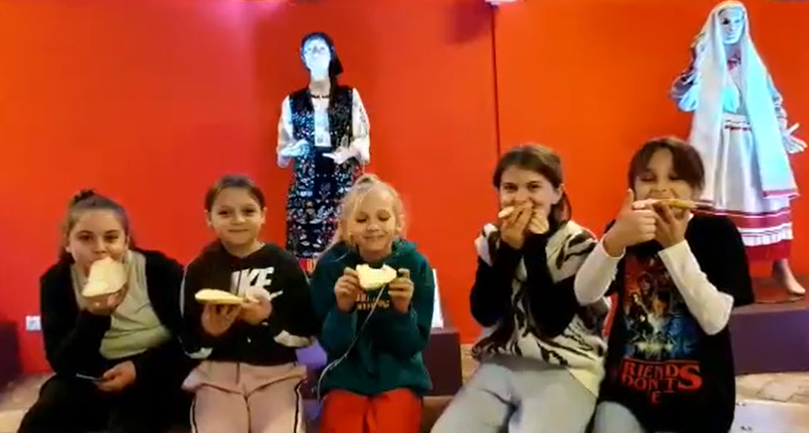 Wypiekali chleb, wyrabiali masło... czwartoklasiści poznali Polskę (wideo) 