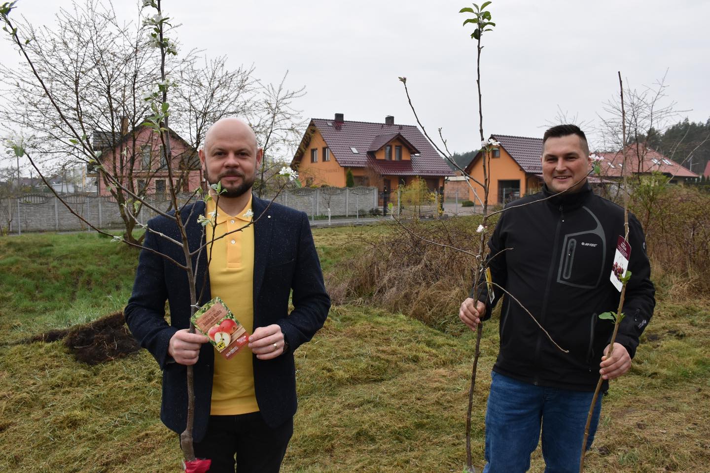 Zasadzili drzewa przy Sosnowej (wideo) 